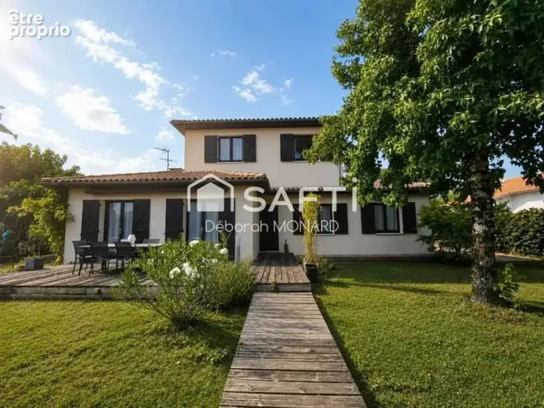 Maison 6 pièces 139 m² à vendre à Saint-Medard-En-Jalles (33160)