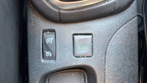 Renault Clio 0.9 TCe 90 - Intiale Paris – 2016 – 96153 km – Essence – Boîte Manuelle — photo 18