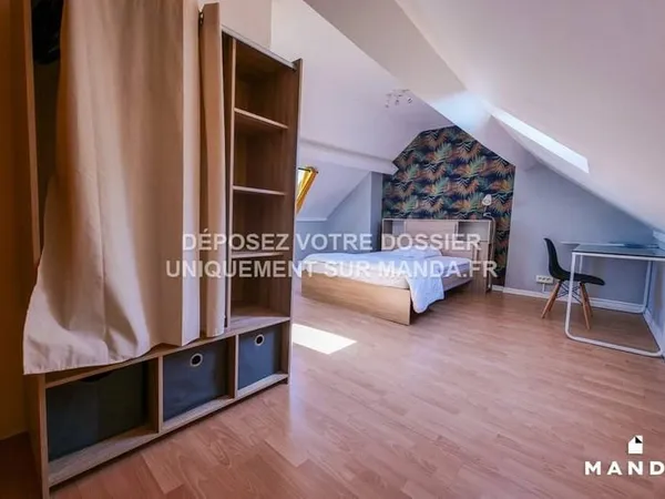 Studio 7 pièces 14 m²