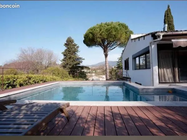 Villa Mouans Sartoux 201m2 avec piscine proche centre ville