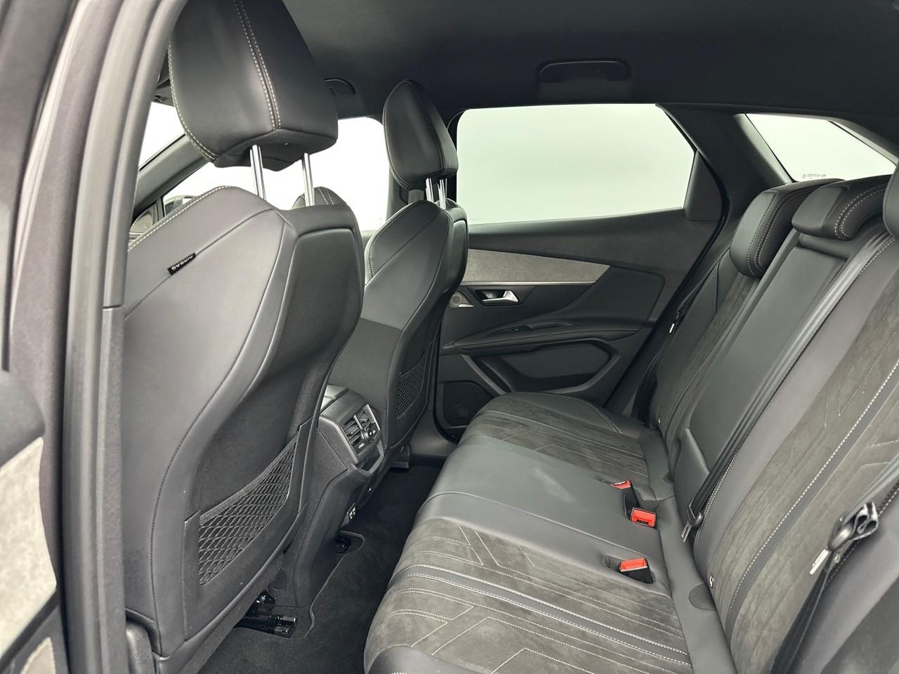 Peugeot 3008 puretech 130ch s&s eat8 gt pack — photo 12