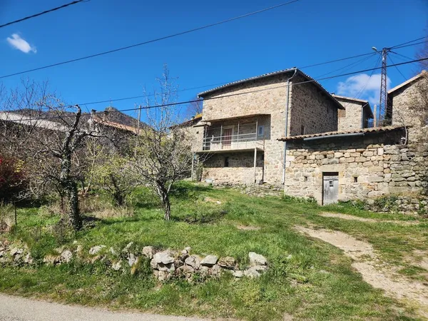 MAISON EN PIERRE AVEC TERRAIN 429M2-BURZET (HAMEAU SAUSSES)