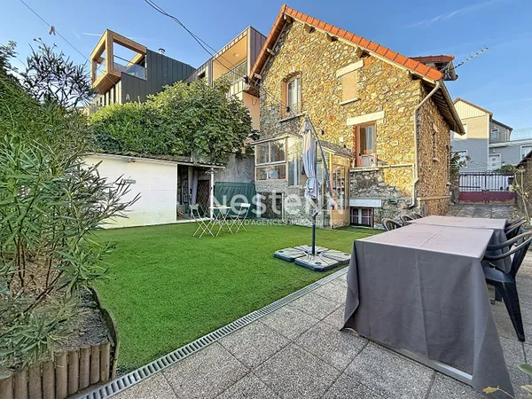 ISSY LES MOULINEAUX - Vente d'une maison en meulière avec jardin