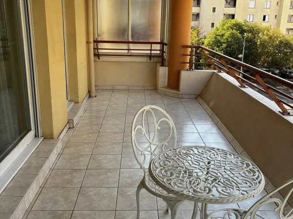 SAINT-RAPHAËL  SPACIEUX 4 PIÈCES, TERRASSE ET GRAND GARAGE