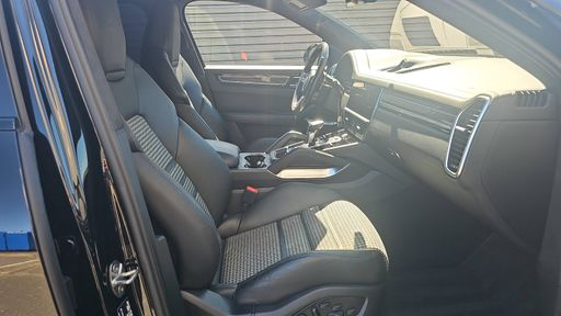 Porsche Cayenne 4.0 V8 e-Hybrid 680 BVA8 - Turbo S Pack Gt – 2023 – 31069 km – Hybride rechargeable – Boîte Automatique — photo 7
