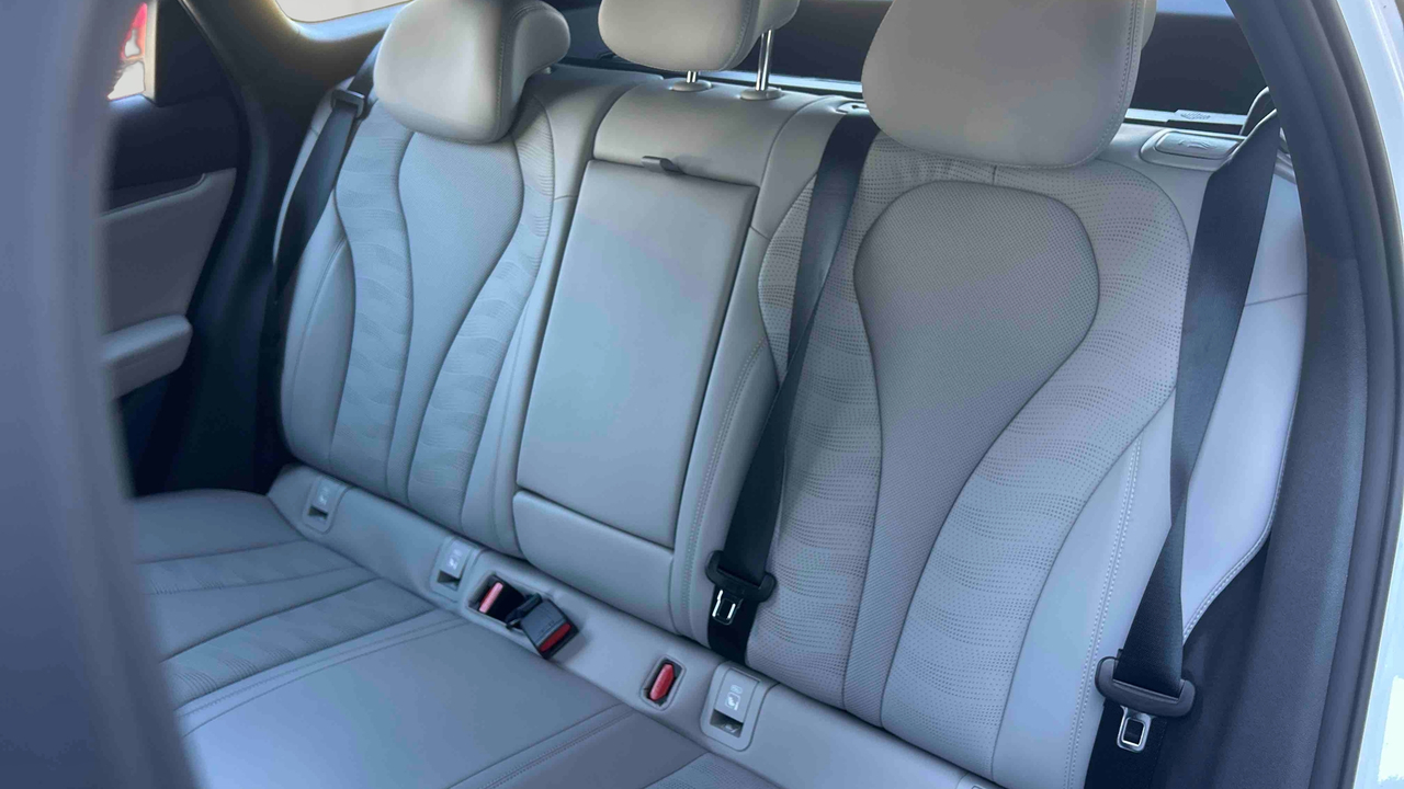 BYD Seal 6 Touring 1.5l DM-i 135 kW PHEV — photo 13