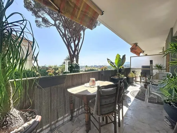 Mandelieu - Les termes : élégant deux pièces avec grande terrasse et garage