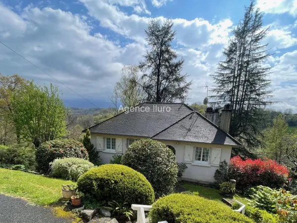 Oloron - Villa De Charme T5 Avec Vue Degagee Sur Les Montagnes Dans Un Environnement Calme Et Privil