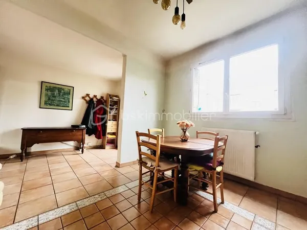 MAISON NON MITOYENNE 7 PIÈCES 118 m² ET STUDIO INDÉPENDANT 20 m² /TERRAIN 473m²/ SOUS-SOL -TOTAL/SUR