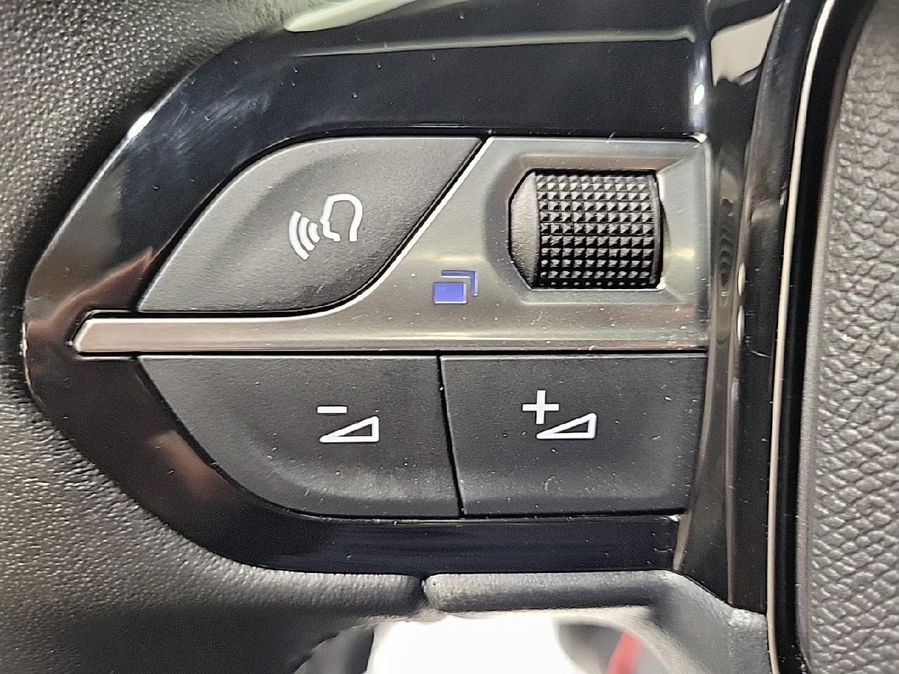 Peugeot 2008 hybrid 145 e-dcs6 allure — photo 19
