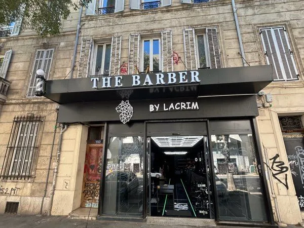 Salon de coiffure / barbershop franchisé the barber by lacrim - marseille
