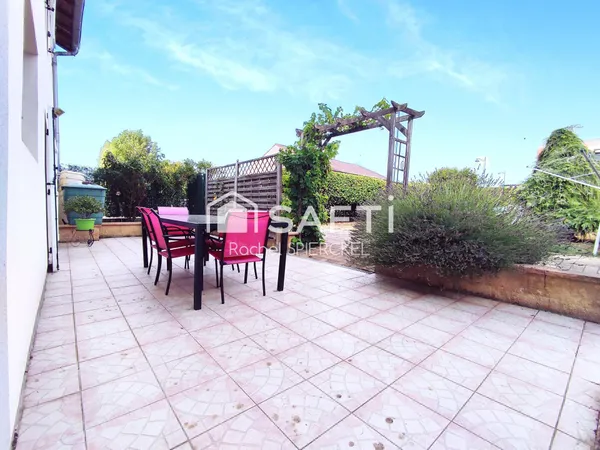 Grande maison rénovée avec 4 chambres, combles aménageables, grand garage et jardin