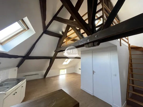 Studio avec mezzanine - Loyer 600 € + 65 €