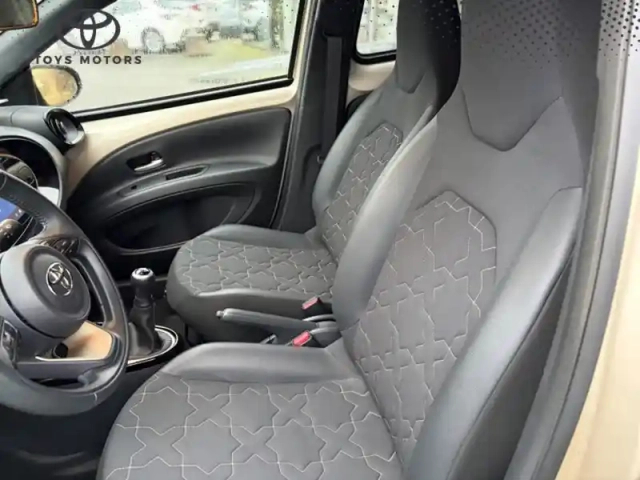 Toyota Aygo 1.0 vvt-i 72 air collection — photo 9