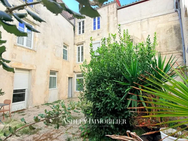 À vendre : immeuble de caractère situé à seulement 200 m du