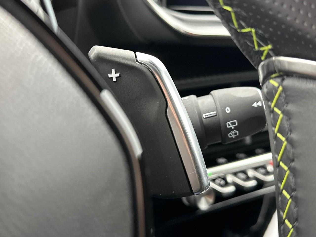 Peugeot 2008 puretech 130 s&s eat8 gt — photo 18