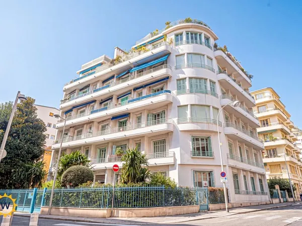 NICE FLEURS / AV DES ORANGERS - 2 pièces de 56,87 m2 avec balcons, traversant. A 2 pas du Bd Gambett