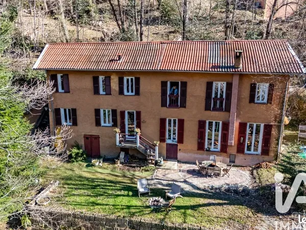 Propriété 7 pièces 195 m²