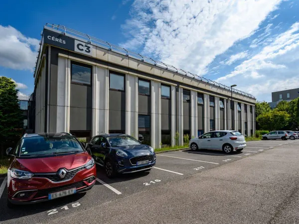 Local d'activité 828 m²