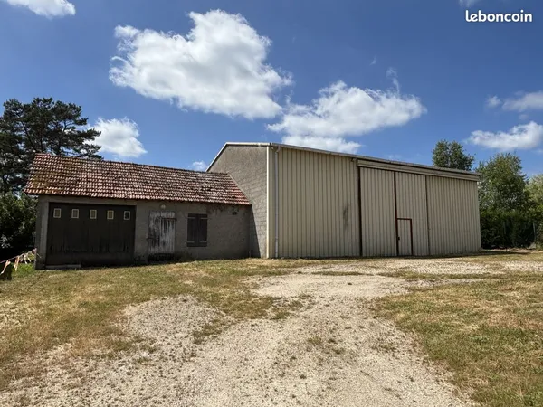 Local 195 m² Sennely