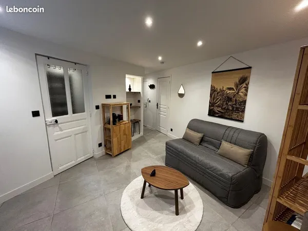 Studio meublé 19 m² + cave - La Tour-d'Aigues centre