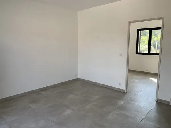 Haut de villa T2 non meublé - 32.08 m2 - AUBAGNE