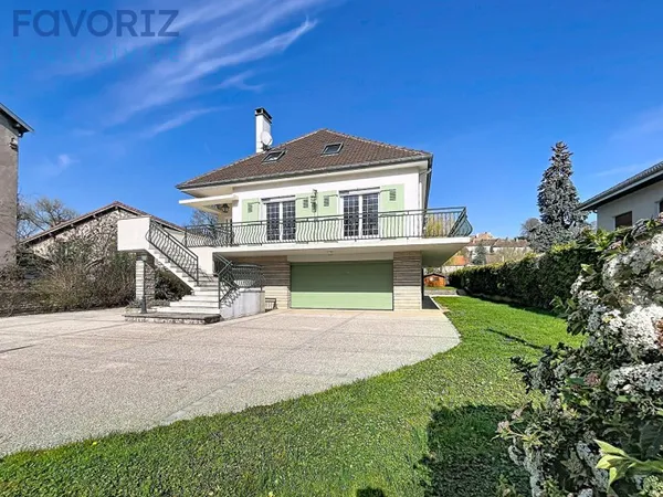 Maison 8 pièces 240 m²