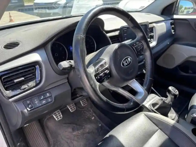 Kia Stonic 1.0 t-gdi 120ch isg premium — photo 9