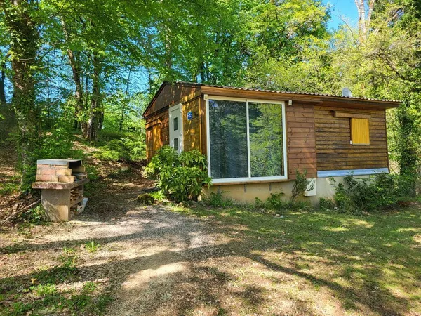 CHALET EN BOIS EN PERIGORD NOIR