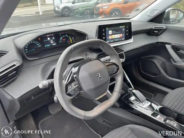 Peugeot 2008 e- 136ch style — photo 8