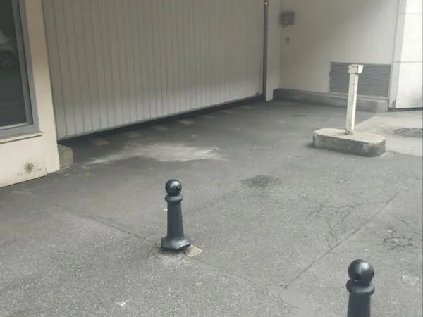 Place de parking enfilade