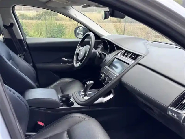Jaguar E-Pace 2.0 d - 150 ch awd bva — photo 22