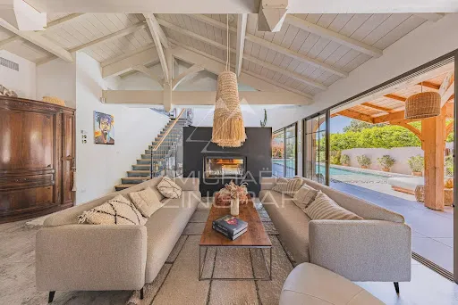 Maison 6 pièces 245 m²