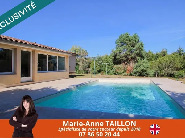 Maison de plain pied avec piscine et double garage sur 7 748 m²