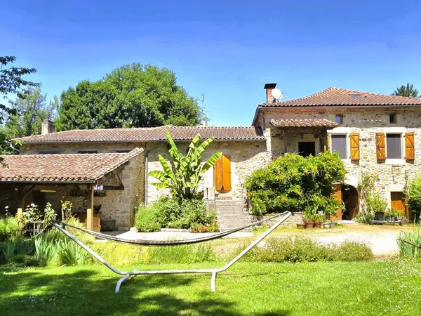 Propriété 10 pièces 263 m²