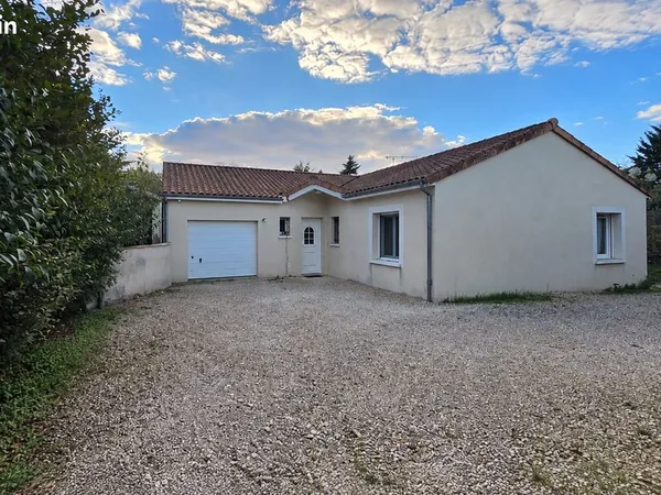 A louer maison 3 chambres- plain pieds- garage et jardin clos