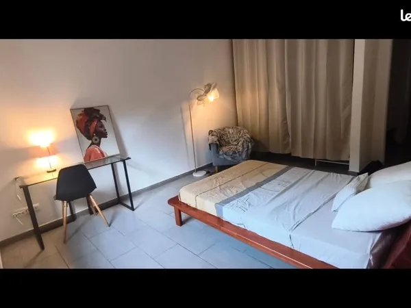 Grande chambre disponible de suite