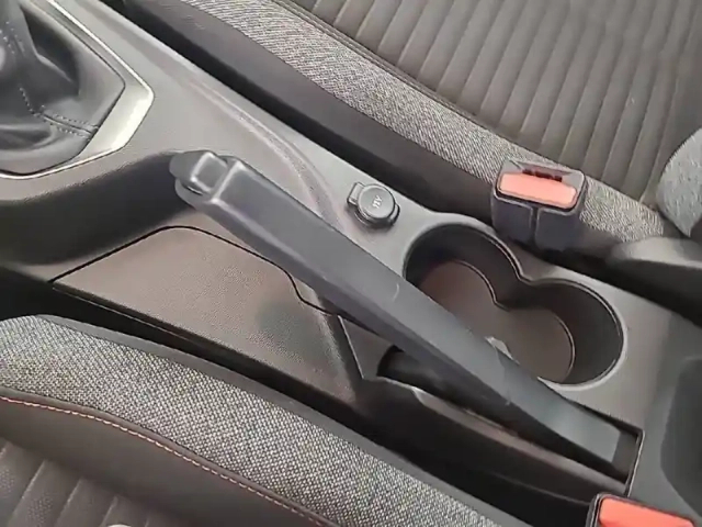 Peugeot 208 puretech 100 s&amp;s bvm6 — photo 22