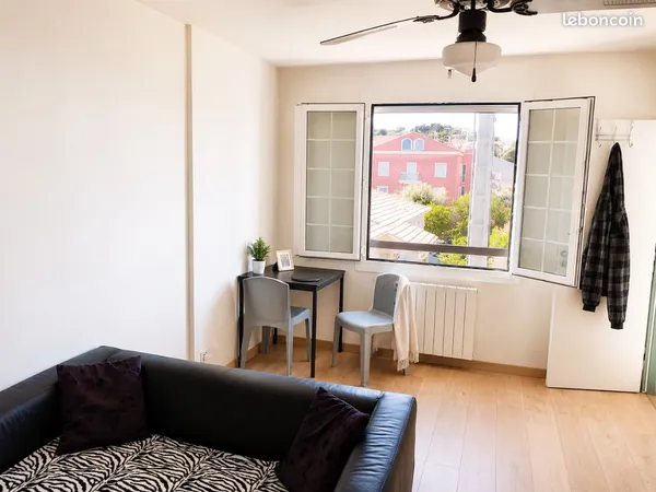 À vendre - T2 entièrement rénové au coeur de Carqueiranne (83320)