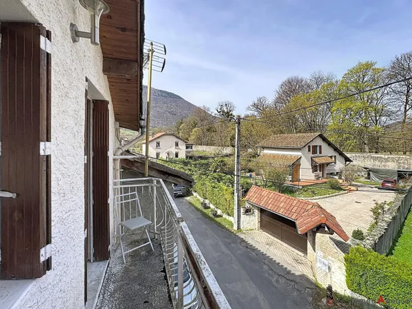 Appartement type 2 pièces en dernier étage