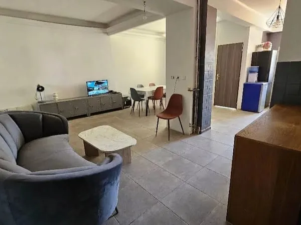 LOCATION OU COLOCATION 5 PIECES NICE CARRAS