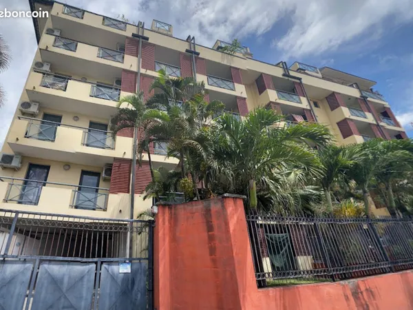 Studio 33 m² avec grand balcon et parking - proche Fac / SOS Médecins