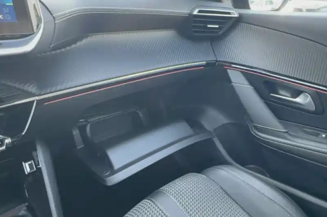 Peugeot 208 electrique 50 kwh 136ch — photo 23