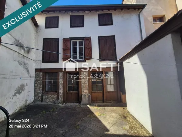 Ensemble immobilier avec cour et garage