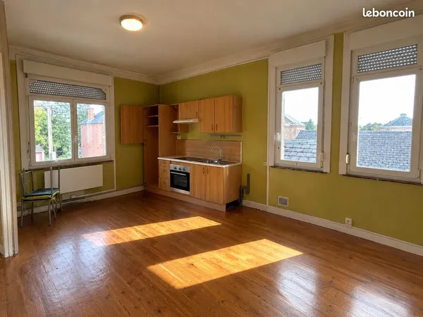🏠 Appartement lumineux avec parquet chaleureux et charme authentique - MAUBEUGE
