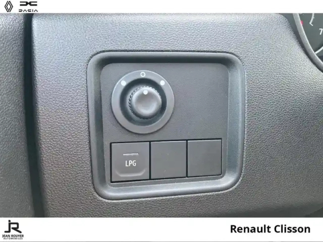 Dacia Duster eco-g 100ch expression 4x2 — photo 15