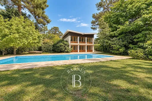 Maison 9 pièces 255 m²