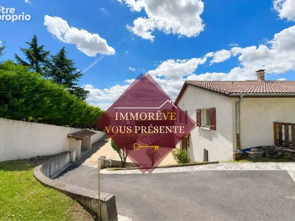 Maison familiale avec sous-sol complet terrain arboré de 1 061 m2 piscine & pool house