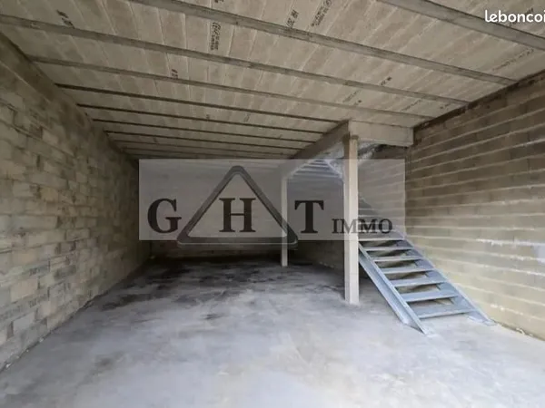 Local industriel 140 m²