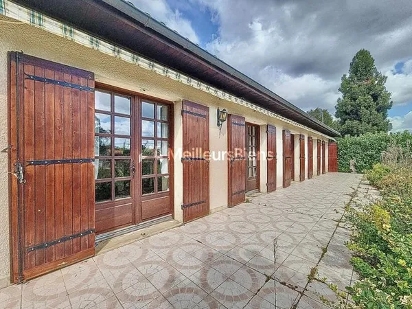 Maison individuelle plain pied avec grand terrain autour - Arbanats
